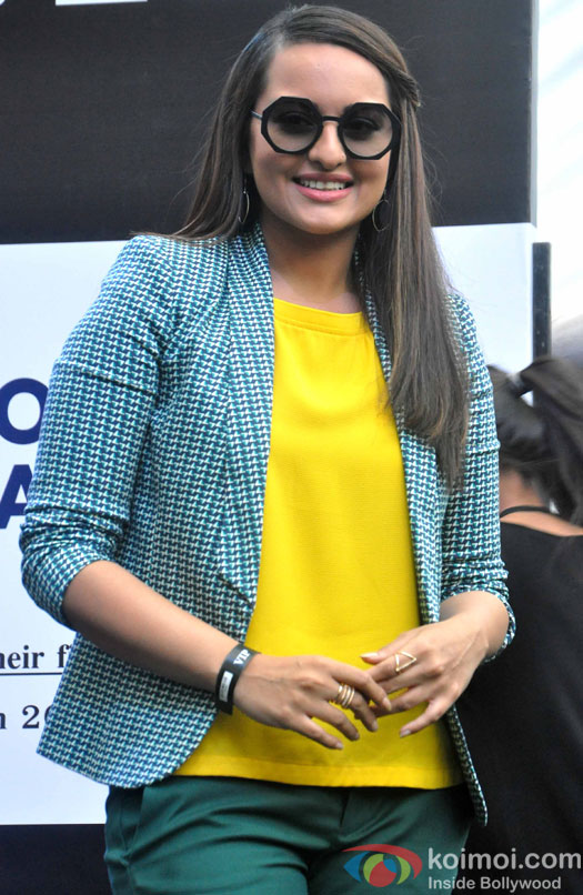 Sonakshi Sinha witnesses people painting fingernails