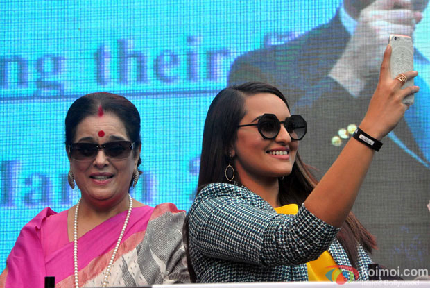 Sonakshi Sinha witnesses people painting fingernails