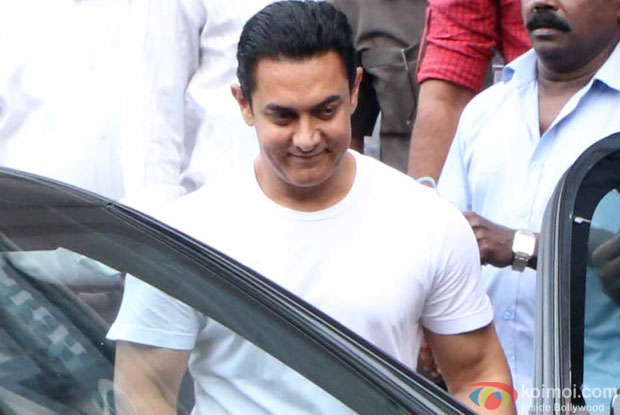 Aamir Khan Meets Dilip Kumar at Lilavati Hospital