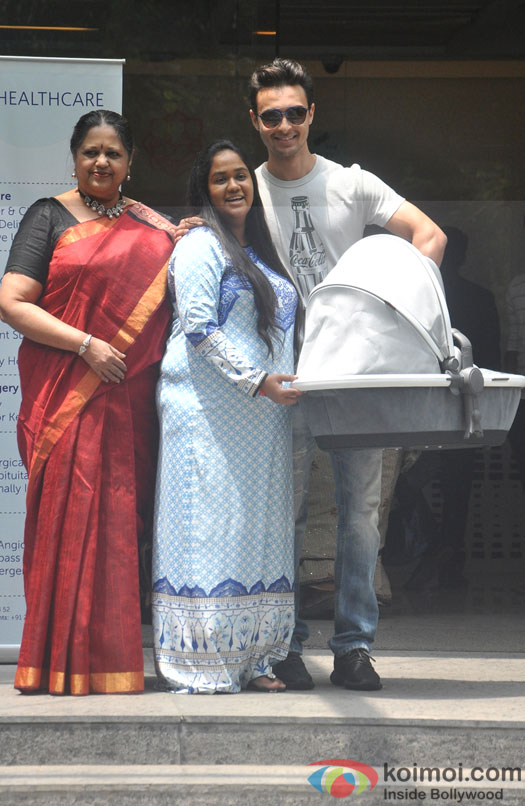 Arpita Khan and Aayush Sharma during the Discharge From Hinduja Hospital
