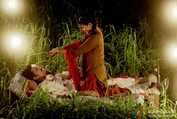 Randeep Hooda and Richa Chadda in a Salamat song still from Sarbjit 