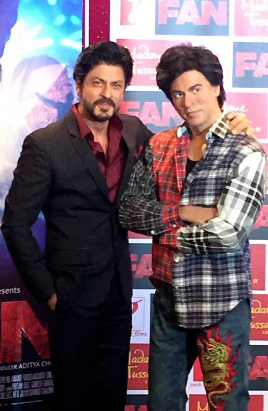 SRK with his fan Gaurav's statue at Madame Tussauds