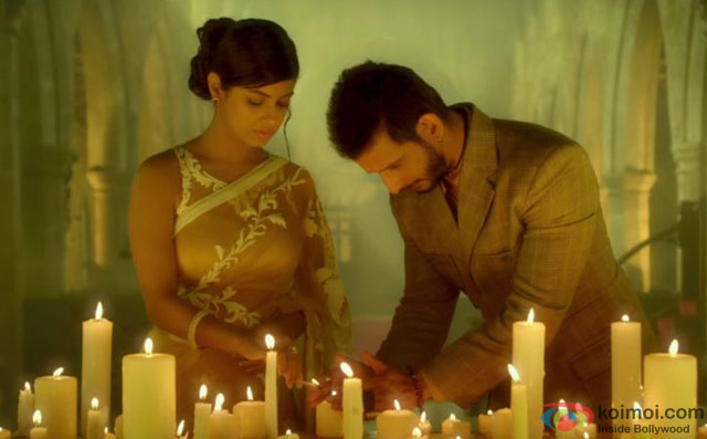 Meerra Chopra and Sharman Joshi in a still from movie 1920 London