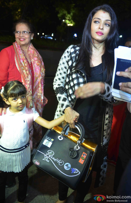 Aishwarya Rai Bachchan and Aaradhya Bachchan Spotted At Airport