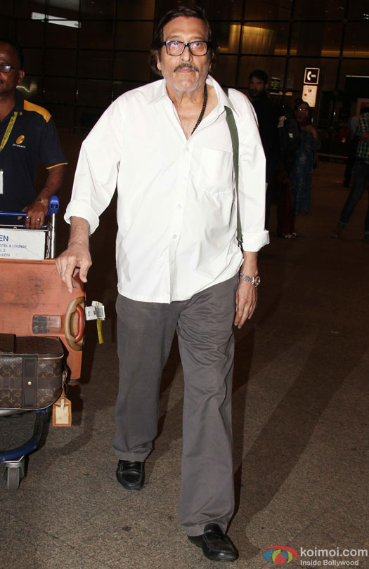 Vinod Khanna Spotted At Airport