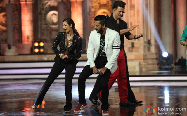 Malaika Arora Khan, Riteish Deshmukh and Akshay Kumar during the promotion of film 'Housefull 3' on the sets of 'India's Got Talent'