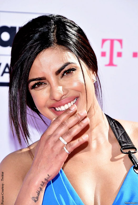 Priyanka Chopra Looks Smoking Hot At Billboard Music Awards Red Carpet