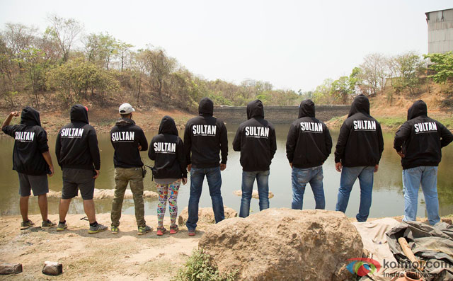 Sultan Fever Is On! Salman Gifts Hoodies To The Crew Members