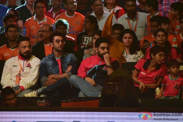  Ranbir Kapoor, Amitabh Bachchan, Kiran rao and Azad Rao Khan during the fourth season of Pro-Kabaddi League 2016