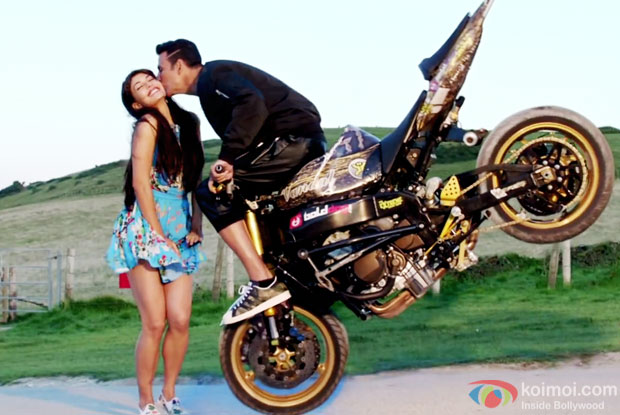 Jacqueline Fernandez and Akshay Kumar in a still from Housefull 3