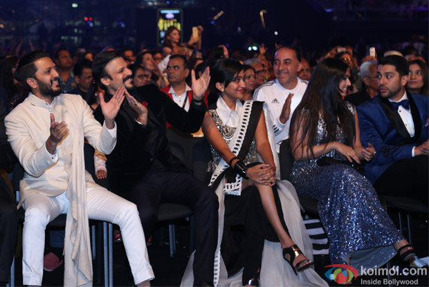 Ritesh Deshmukh and Vivek Oberoi at IIFA Rocks 2016