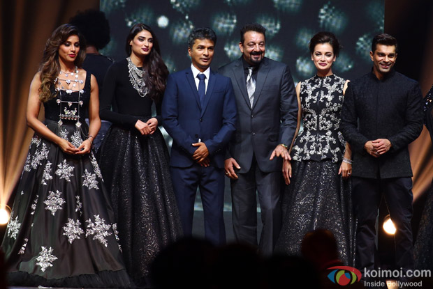 Bipasha Basu, Athiya Shetty, Diya Mirza, Sanjay Dutt and Karan Singh Grover at IIFA Rocks 2016