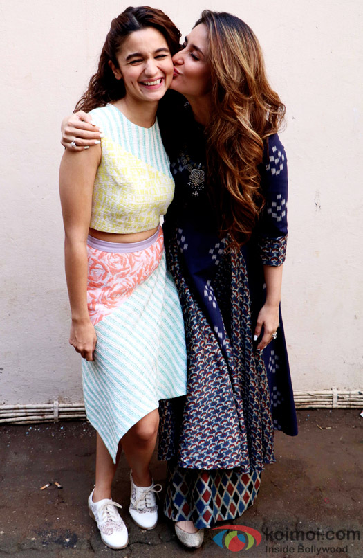 When Alia Bhatt Shared Fan Moment With Kareena Kapoor Khan