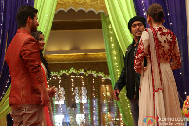  Salman Khan and Anushka Sharma on the sets of Udann