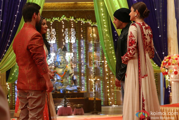  Salman Khan and Anushka Sharma on the sets of Udann