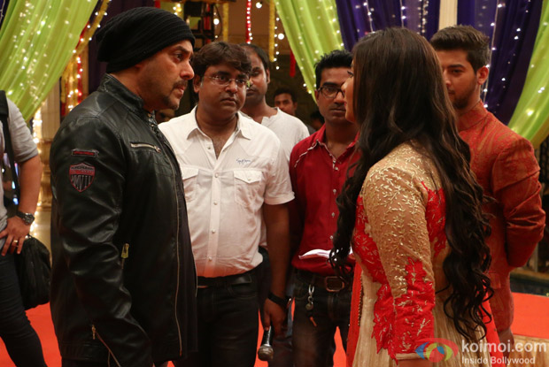  Salman Khan and Anushka Sharma on the sets of Udann