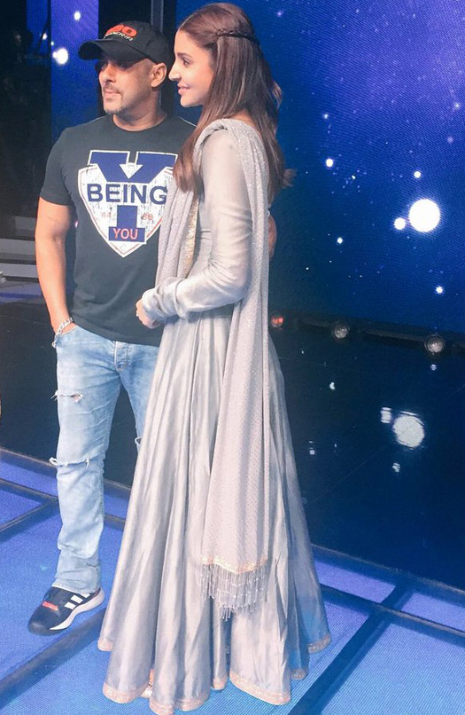 Salman Khan & Anushka Sharma During the Promote of Sultan on the sets of Sa Re Ga Ma Pa!