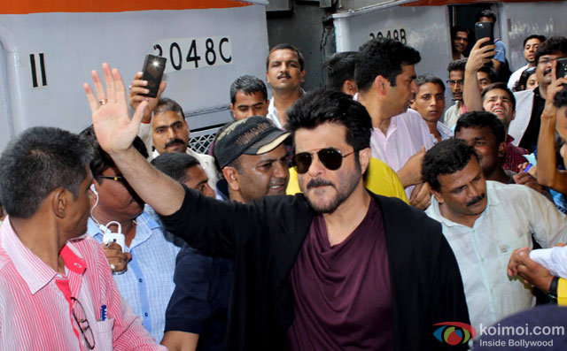 Anil Kapoor promotes his TV show 24 Season 2 at Mumbai Central station