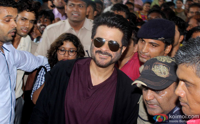 Anil Kapoor promotes his TV show 24 Season 2 at Mumbai Central station