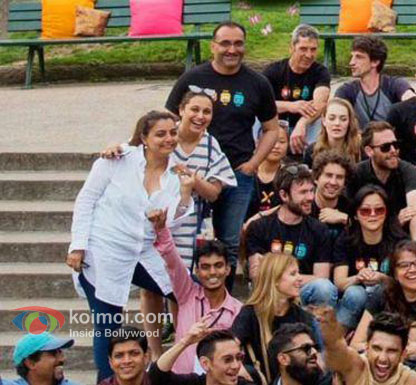 It's A Wrap For Befikre! Rani-Aditya Pose Together With Team!