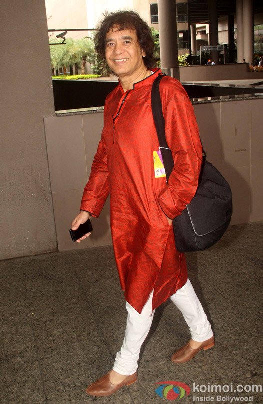 Zakir Hussain spotted at airport