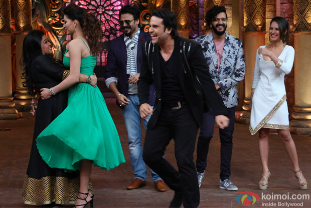 Ritesh Deshmukh, Vivek Oberoi, Urvashi Rautela, Bharti, Puja Bose and Krishna on the sets of Comedy Nights Bachao