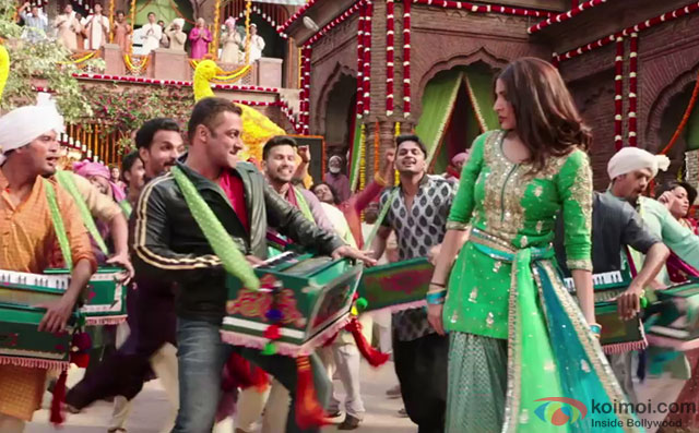 Salman Khan and Anushka Sharma in a Making of Baby Ko Bass Pasand Hai Song still from movie 'Sultan'