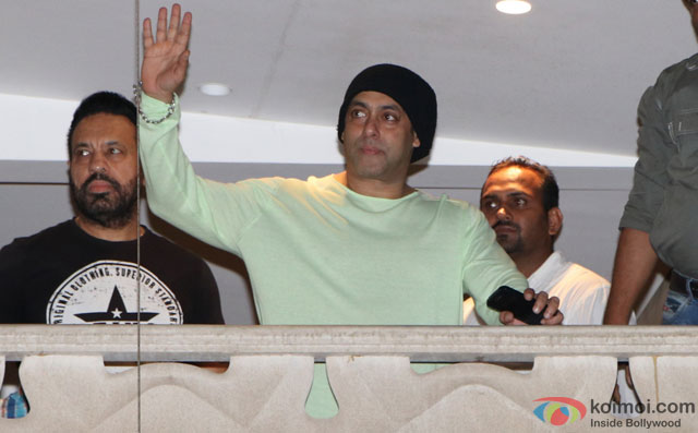 Salman Khan Celebrating Eid Waves Out To Fans