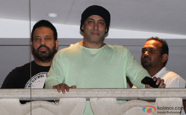 Salman Khan Celebrating Eid Waves Out To Fans