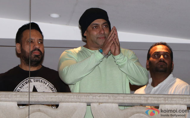 Salman Khan Celebrating Eid Waves Out To Fans