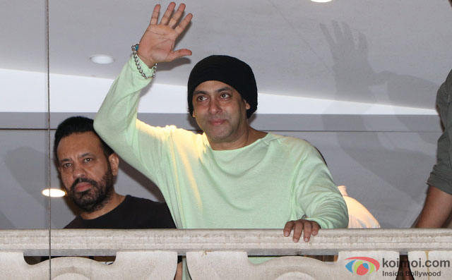 Salman Khan Celebrating Eid Waves Out To Fans