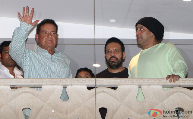 Salim Khan and Salman Khan Celebrating Eid Waves Out To Fans