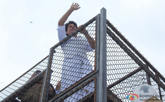 Shah Rukh Khan Celebrated Eid With Media