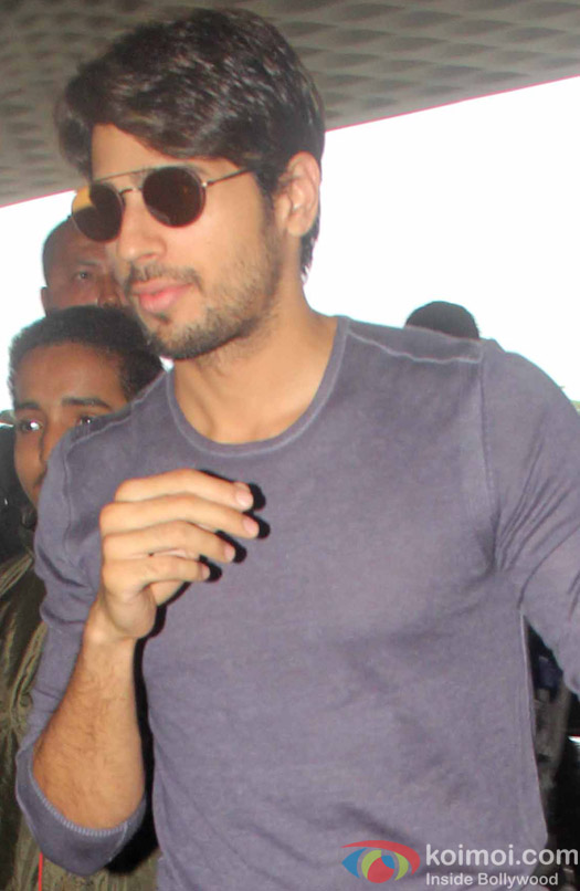 Sidharth Malhotra spotted at Airport
