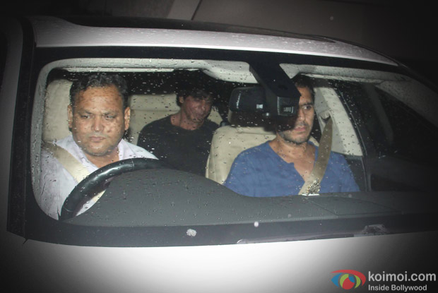 shahrukh Khan spotted at juhu 