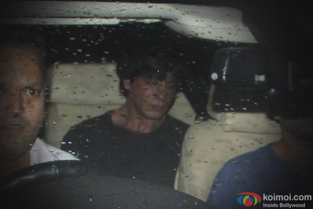 shahrukh Khan spotted at juhu 