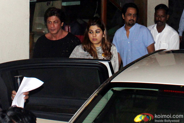 Shah Rukh Khan spotted at korner house