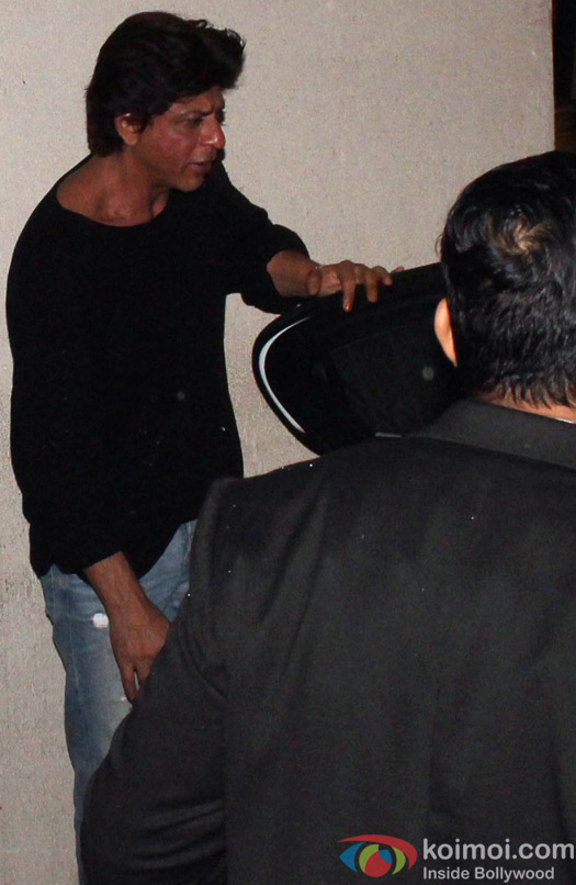 Shah Rukh Khan spotted at korner house