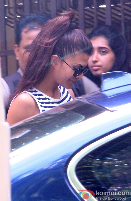 Jacqueline Fernandez spotted at bandra