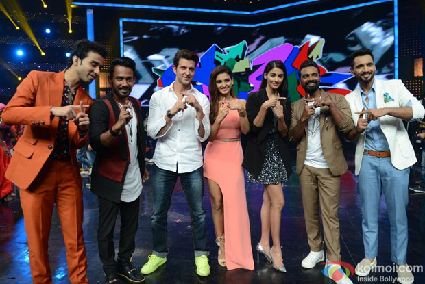 Hrithik Roshan, Remo D'Souza, Dharmesh Yelande and Pooja Hegde on the sets of Dance + season 2 