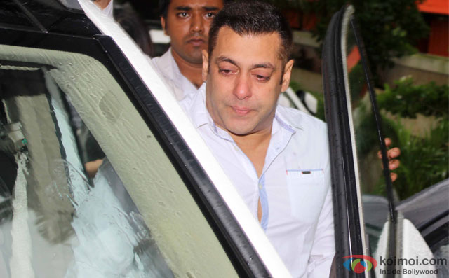 Salman Khan at Prayer Meet for filmmaker Rajjat Barjatya