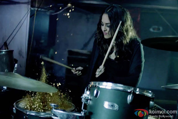 Sonakshi Sinha in a Rajj Rajj Ke song still from Akira