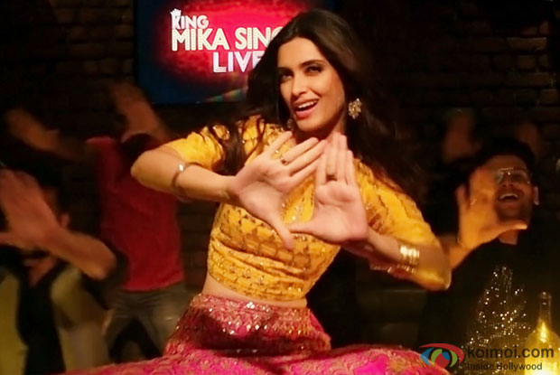 Watch Gabru Ready To Mingle Hai Song From Happy Bhag Jayegi