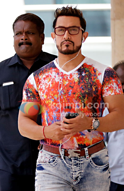 Aamir Khans fabulous look in Advait Chandans directorial debut!