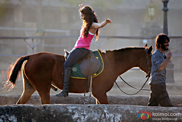 Saiyami Kher and Harshvardhan Kapoor in a Aave Re Hitchki song still from Mirzya