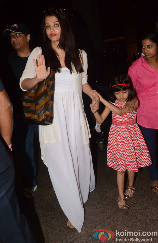 Aishwarya Bachchan and Aaradhya Bachchan spotted at Airport