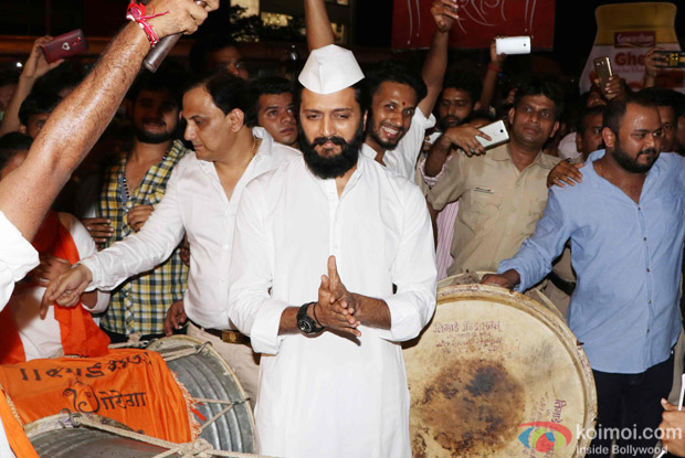 Riteish Deshmukh visits Siddhivinayak Temple