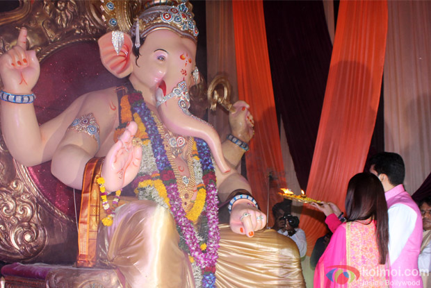 Abhishek Bachchan, Aishwarya Rai Bachchan visit Mankeshwar Ganpati Mandal in Byculla