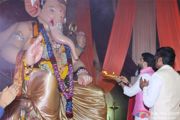Abhishek Bachchan, Aishwarya Rai Bachchan visit Mankeshwar Ganpati Mandal in Byculla