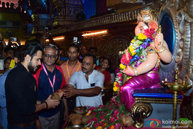 Emraan Hashmi visit ganesh galicha raja for ganpati darshan